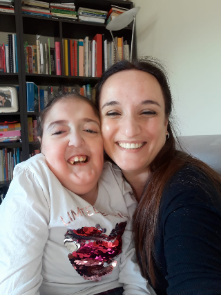 Jesi - La storia di Irene, bambina morta per una malattia genetica rara, conquista il mondo